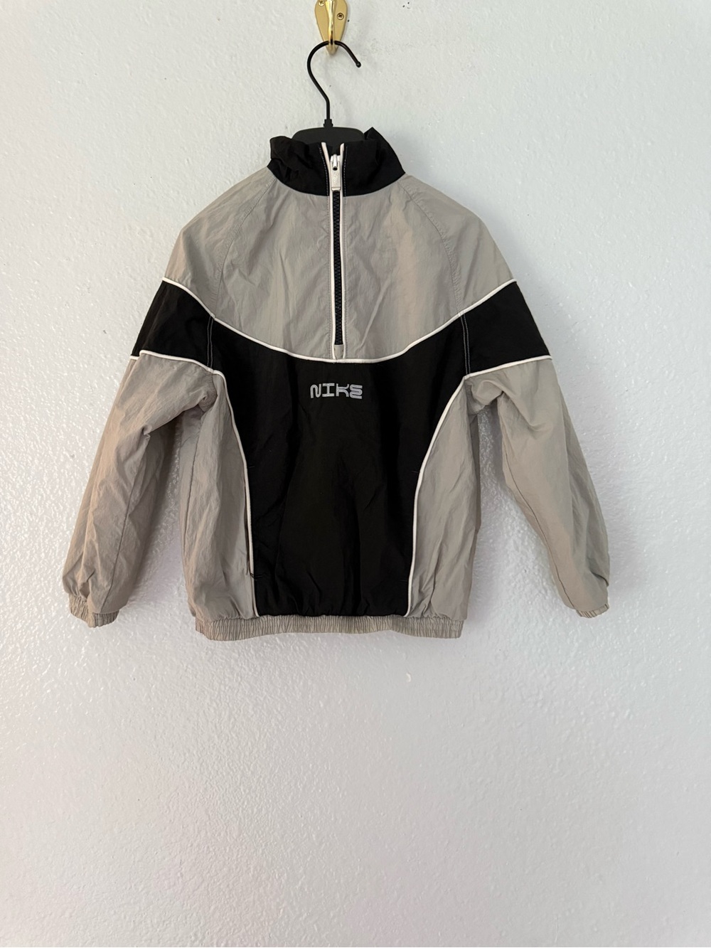 Nike Toddler Boy Windbreaker Pullover Size: 5